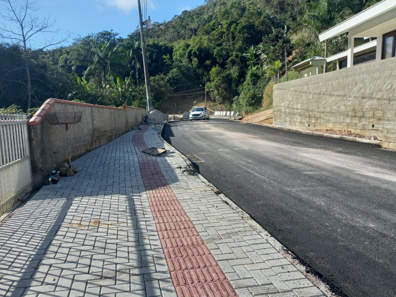 Prefeitura executa pavimentação de um quilômetro da rua Alberto Pretti