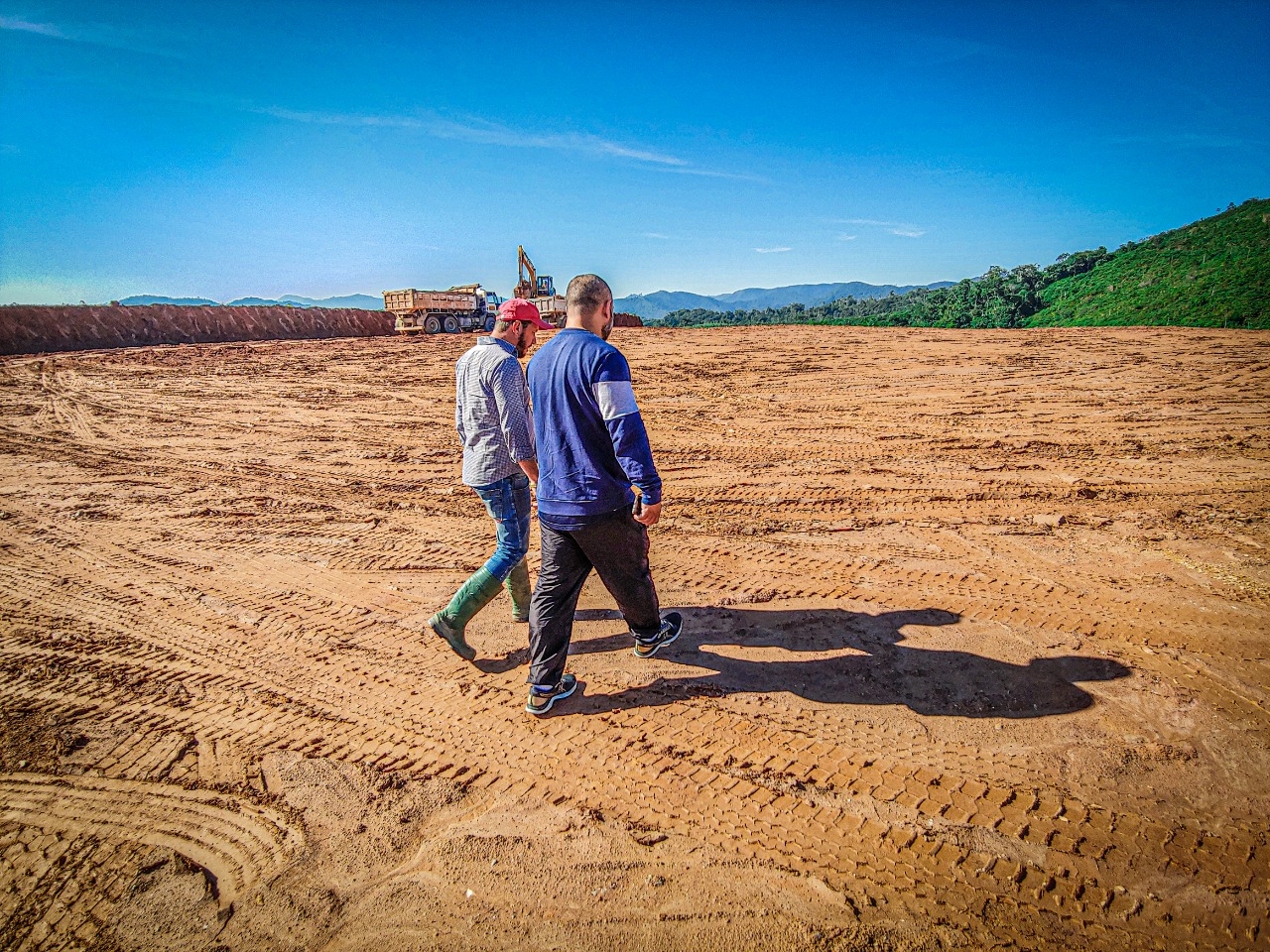 Após chuvas, empresa retoma terraplenagem em terreno da ETA Cristalina