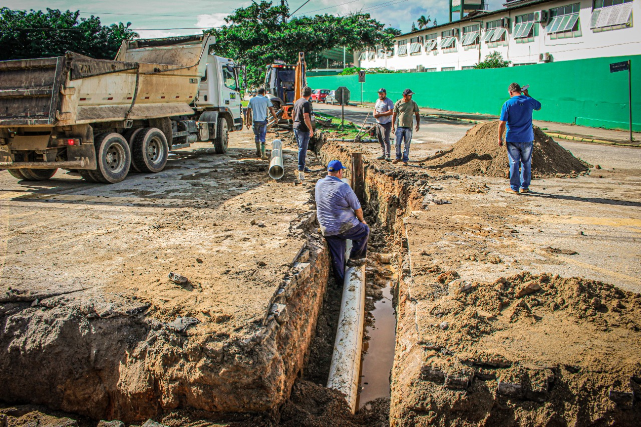 Samae abre nova frente de obras na rua Carlos Graf