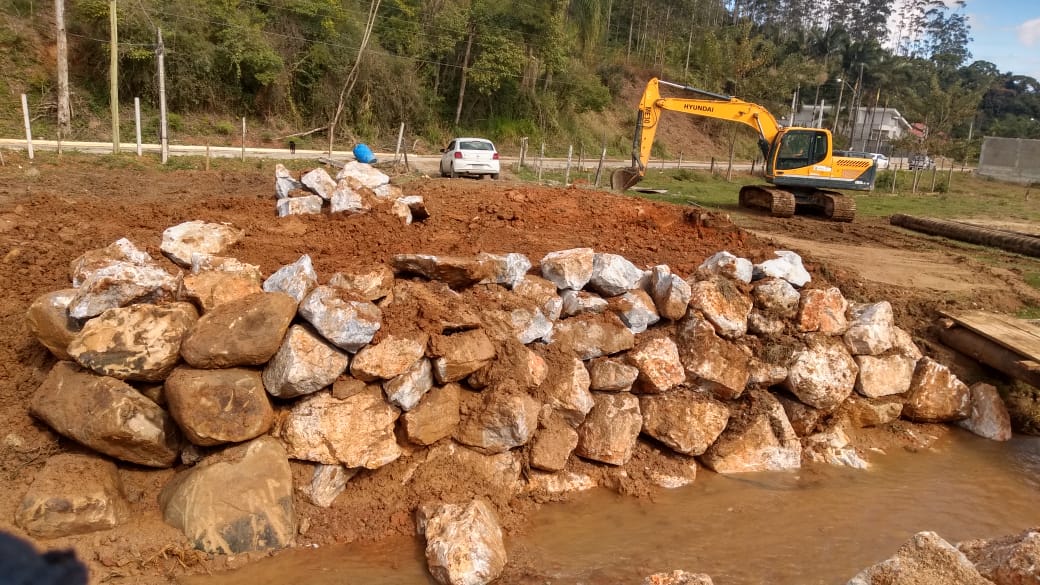 Confira as atividades da equipe de patrola e limpeza de valas da Secretaria de Obras