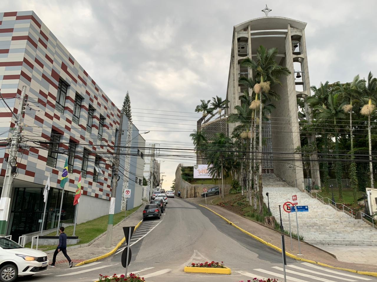 Rua Padre Gatone vai estar em meia pista no domingo (11)