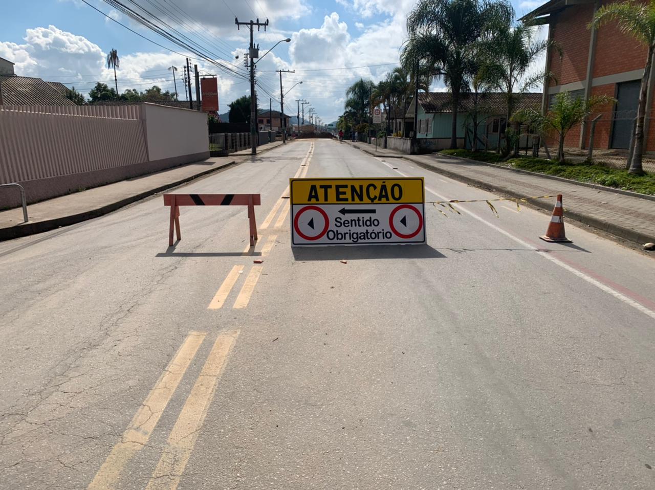 Ponte da Rua Itajaí é totalmente interditada