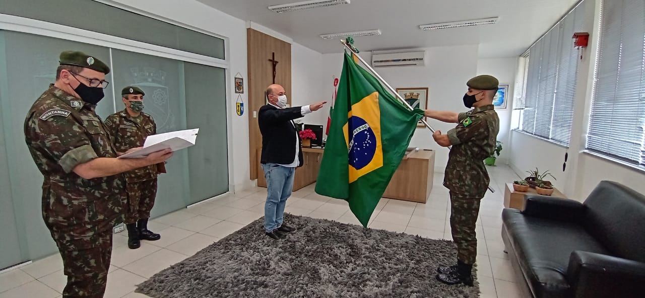 Prefeito Ari Vequi toma posse como presidente da Junta do Serviço Militar