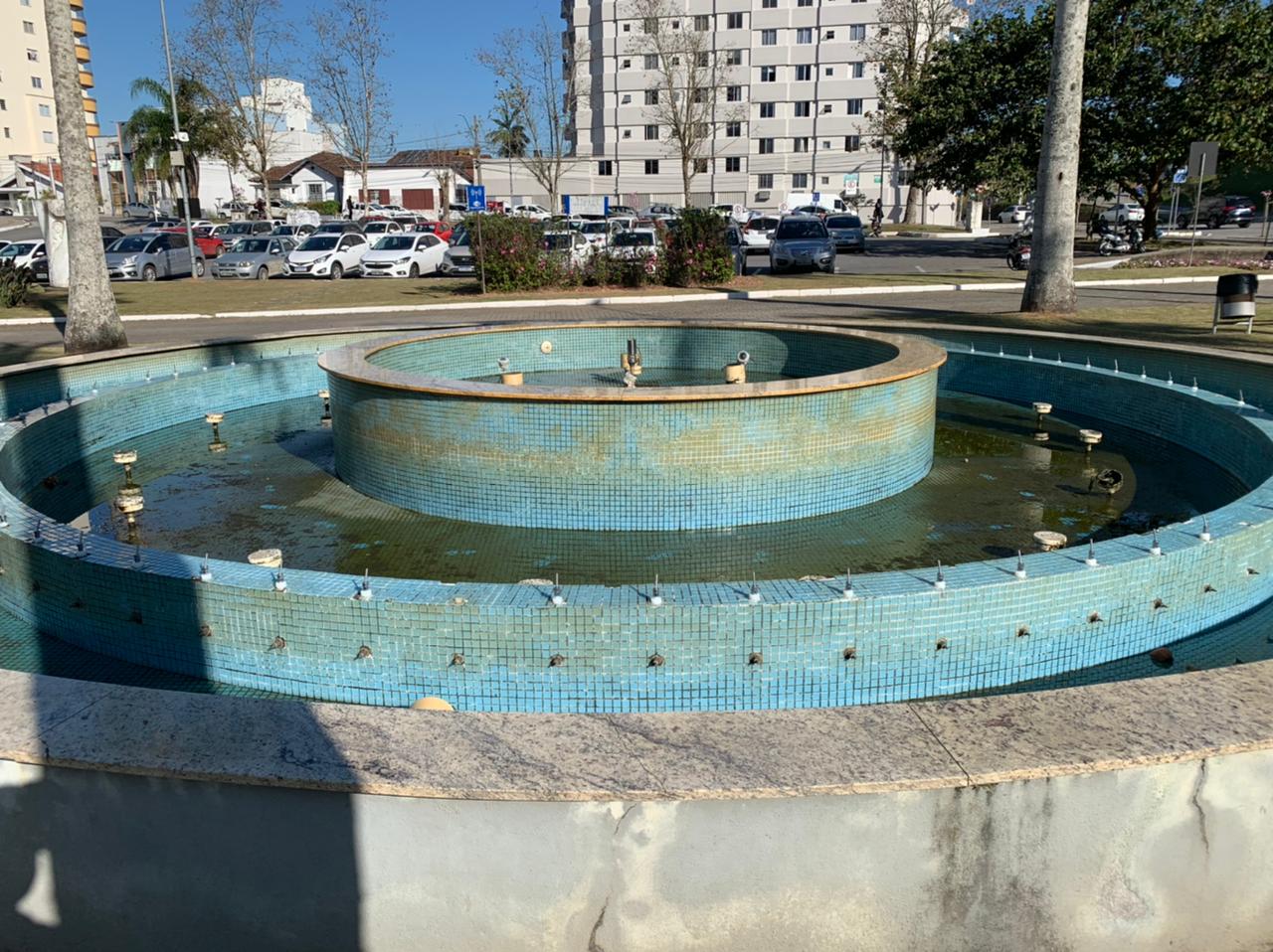 Chafariz da Praça Sesquicentenário é alvo de vandalismo