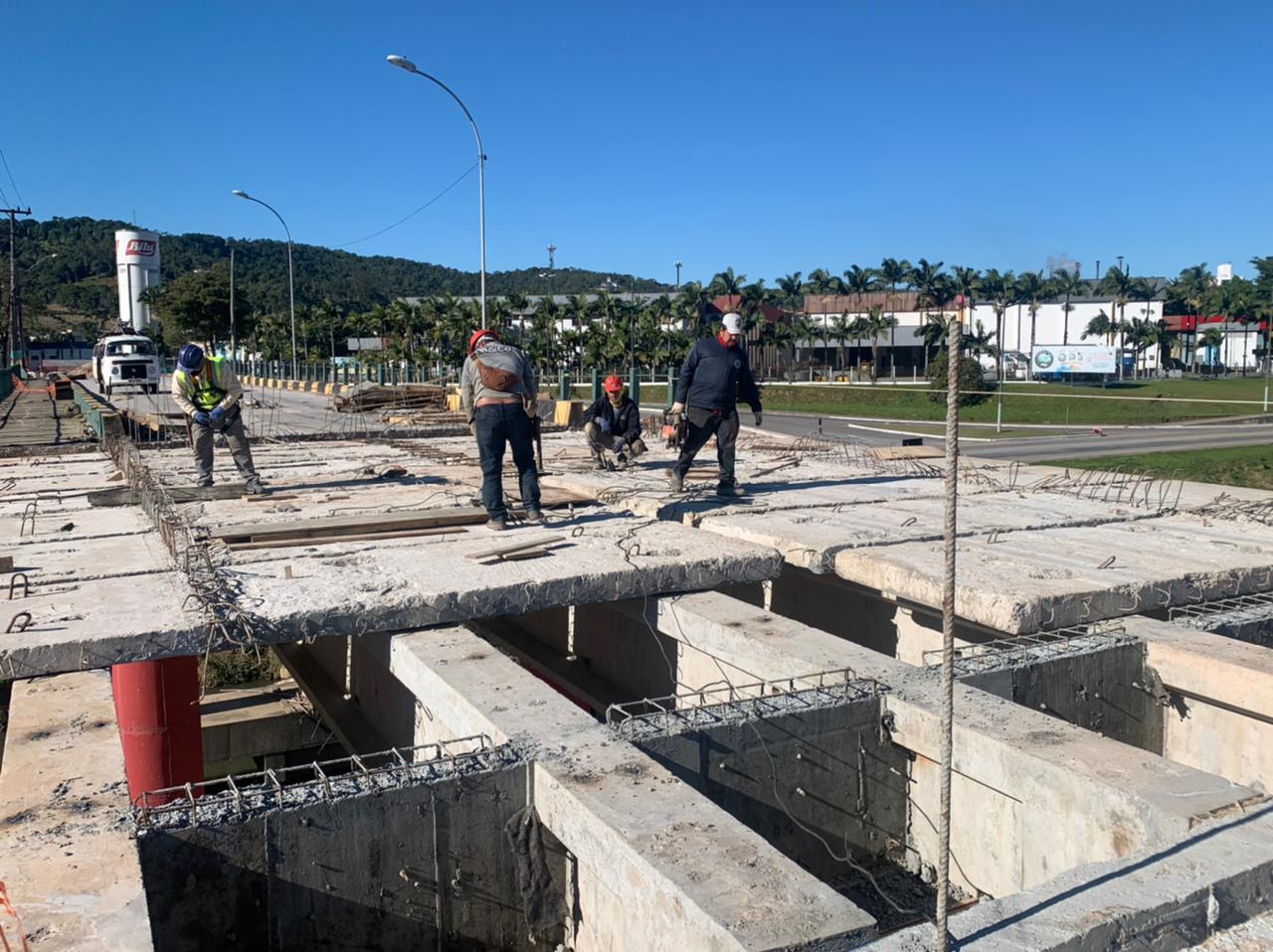 Atualização: Obras de recuperação da cabeceira da ponte Santos Dumont e da avenida margem esquerda da Beira Rio
