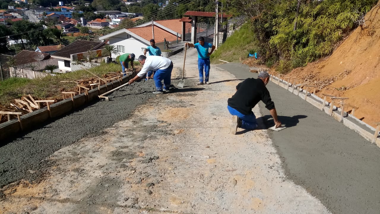 Rua Vicente Merísio passa por revitalização