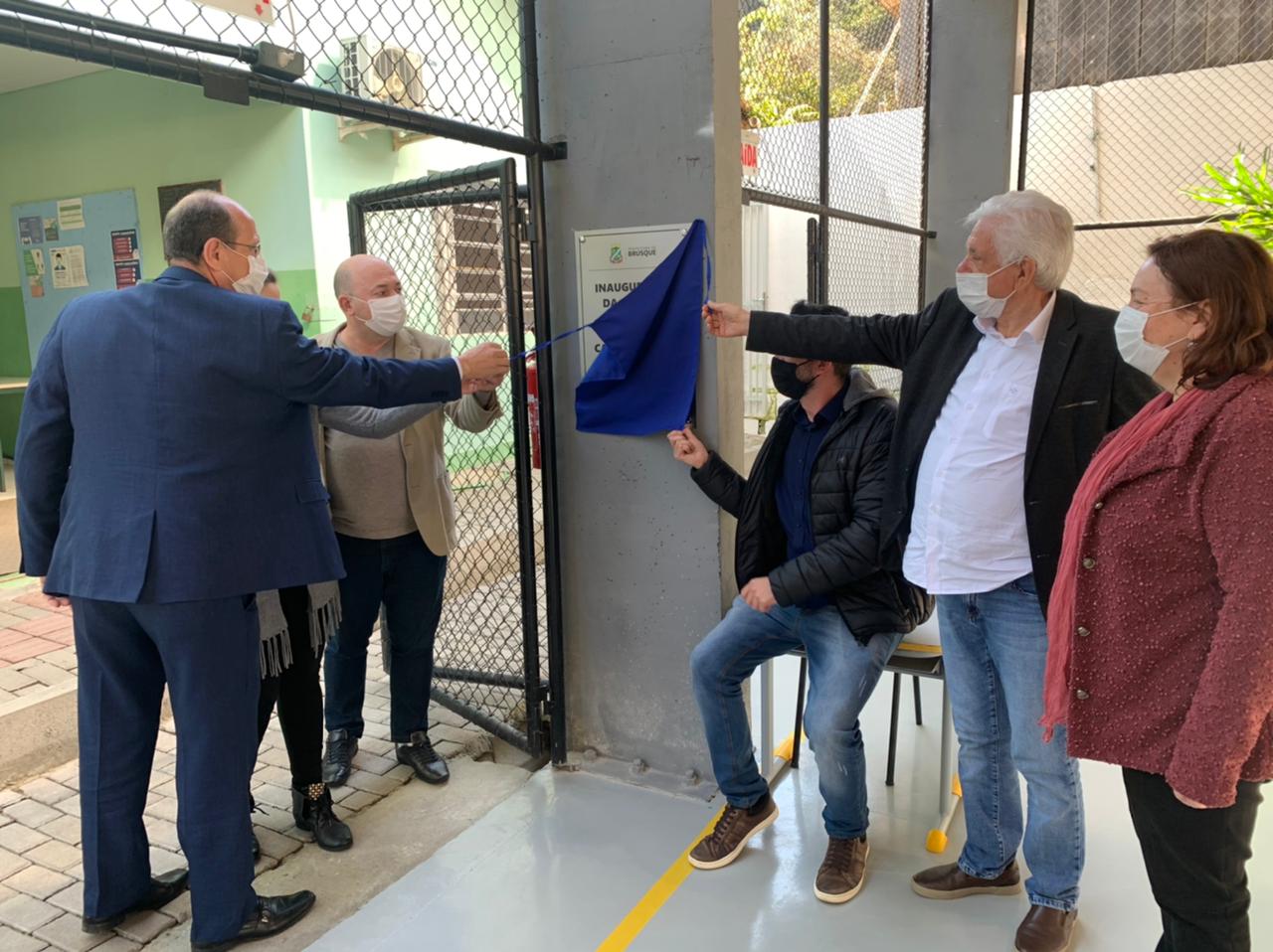 Brusque 161 Anos: Prefeito e Vice inauguram quadra coberta na EEF Doutor Carlos Moritz