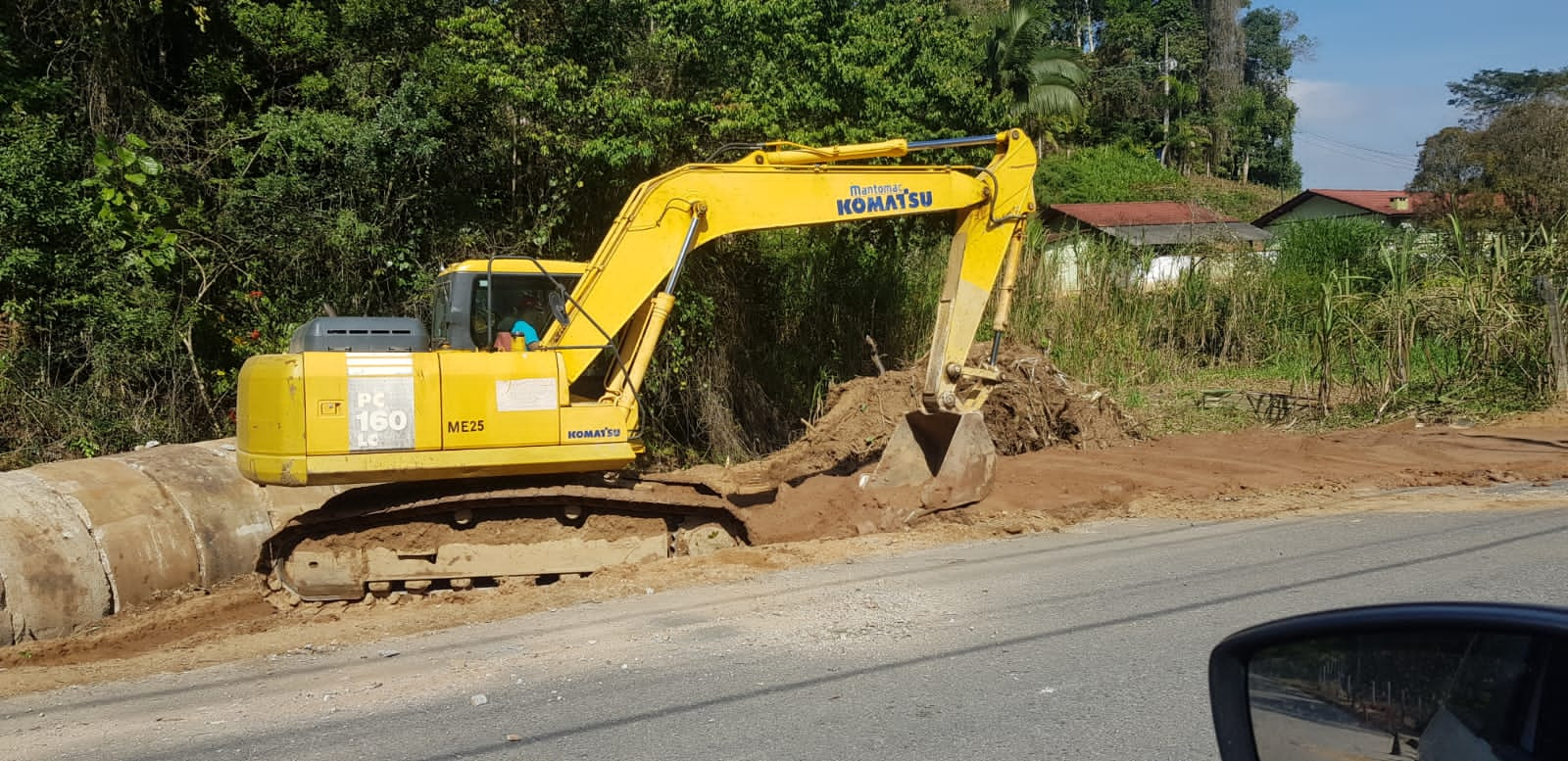 Confira as atividades da equipe de patrola e limpeza de valas da Secretaria de Obras