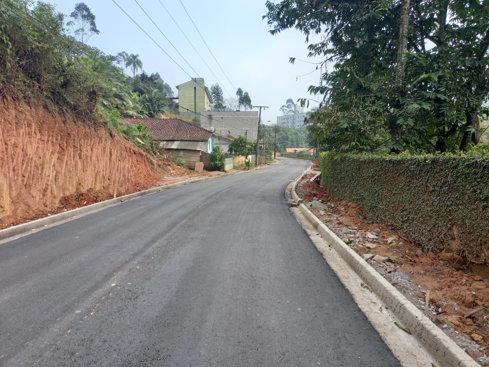 Prefeito Ari Vequi vistoria obras do Poço Fundo