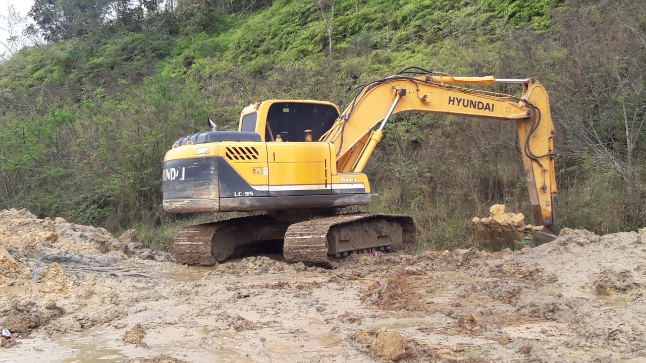 Confira as atividades da equipe de patrola e limpeza de valas da Secretaria de Obra