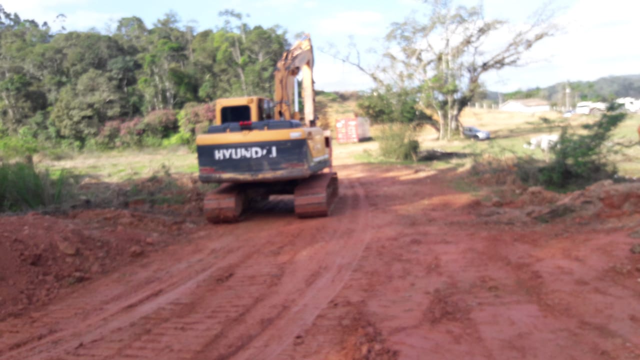 Confira as atividades da equipe de patrola e limpeza da Secretaria de Obra