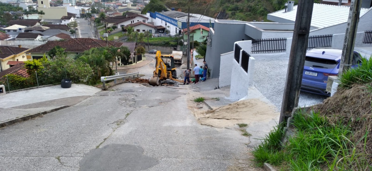 Samae atua em rompimento de rede no bairro Nova Brasília