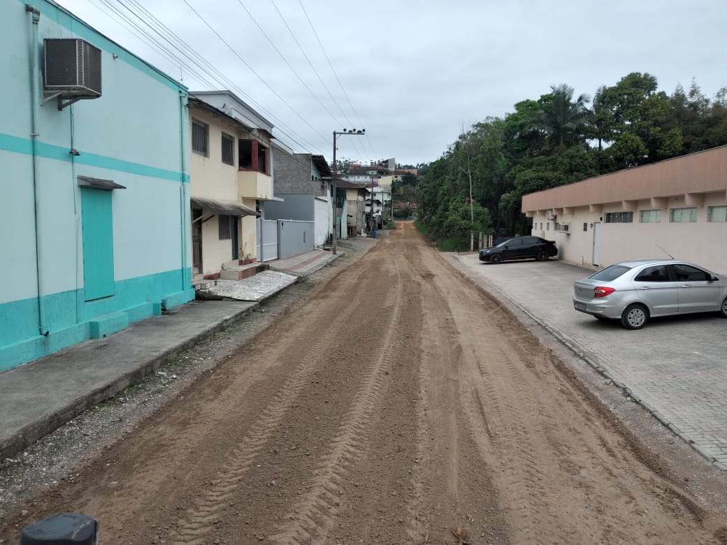 Confira as atividades da equipe de patrola e limpeza da Secretaria de Obra