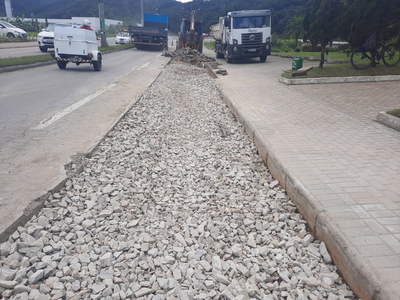 Avenida Hugo Schlosser estará em meia pista nesta quinta, 23