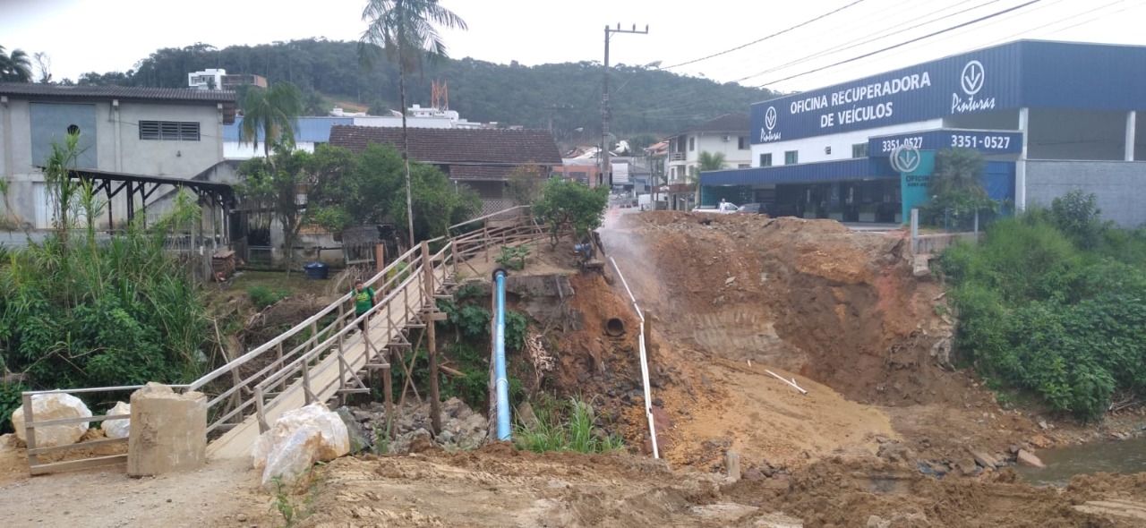 Samae atua em rompimento de rede provisória no bairro Guarani