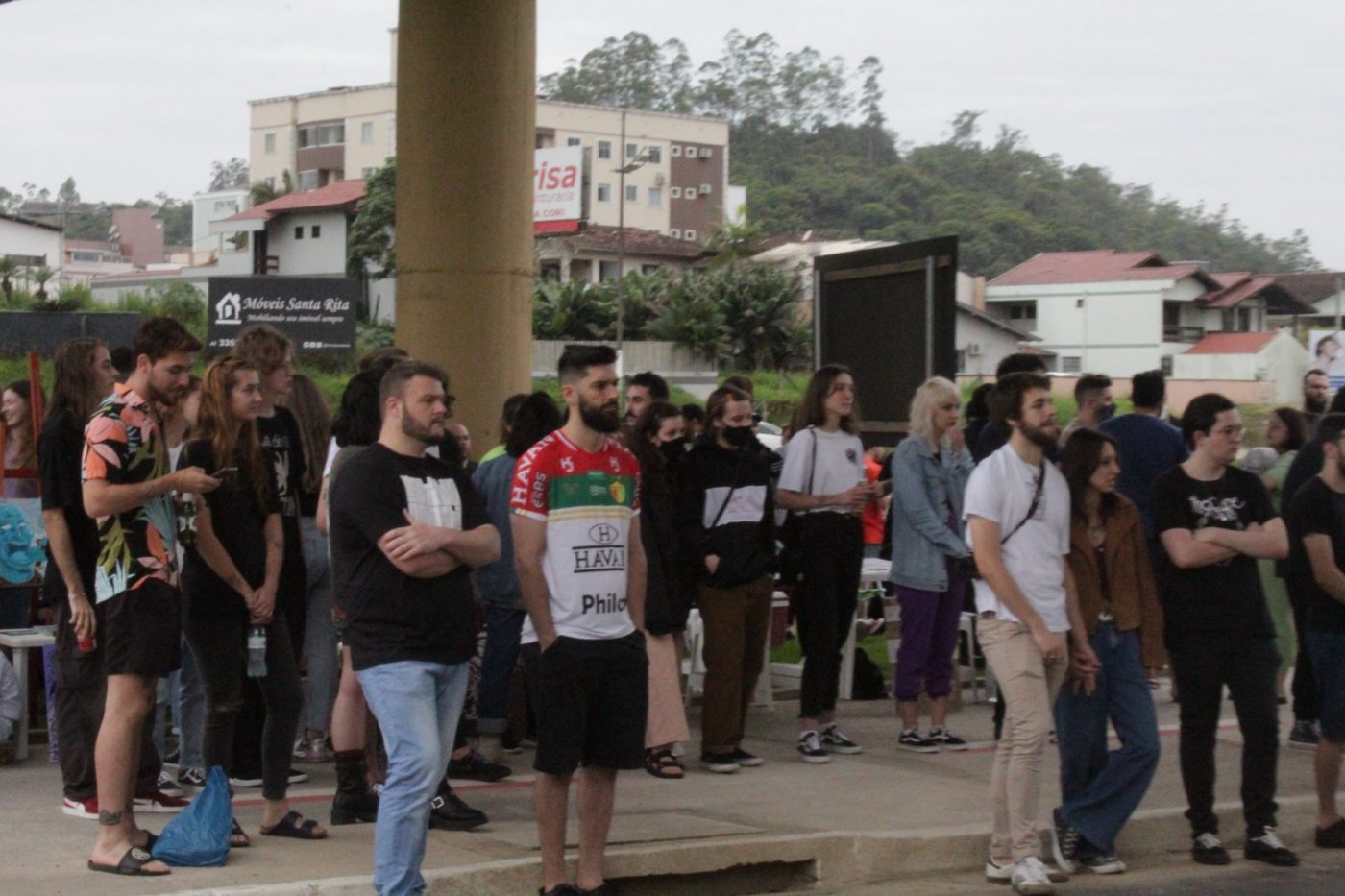 Música e arte agitam a tarde de sábado na Av. Gov. Luiz Henrique da Silveira