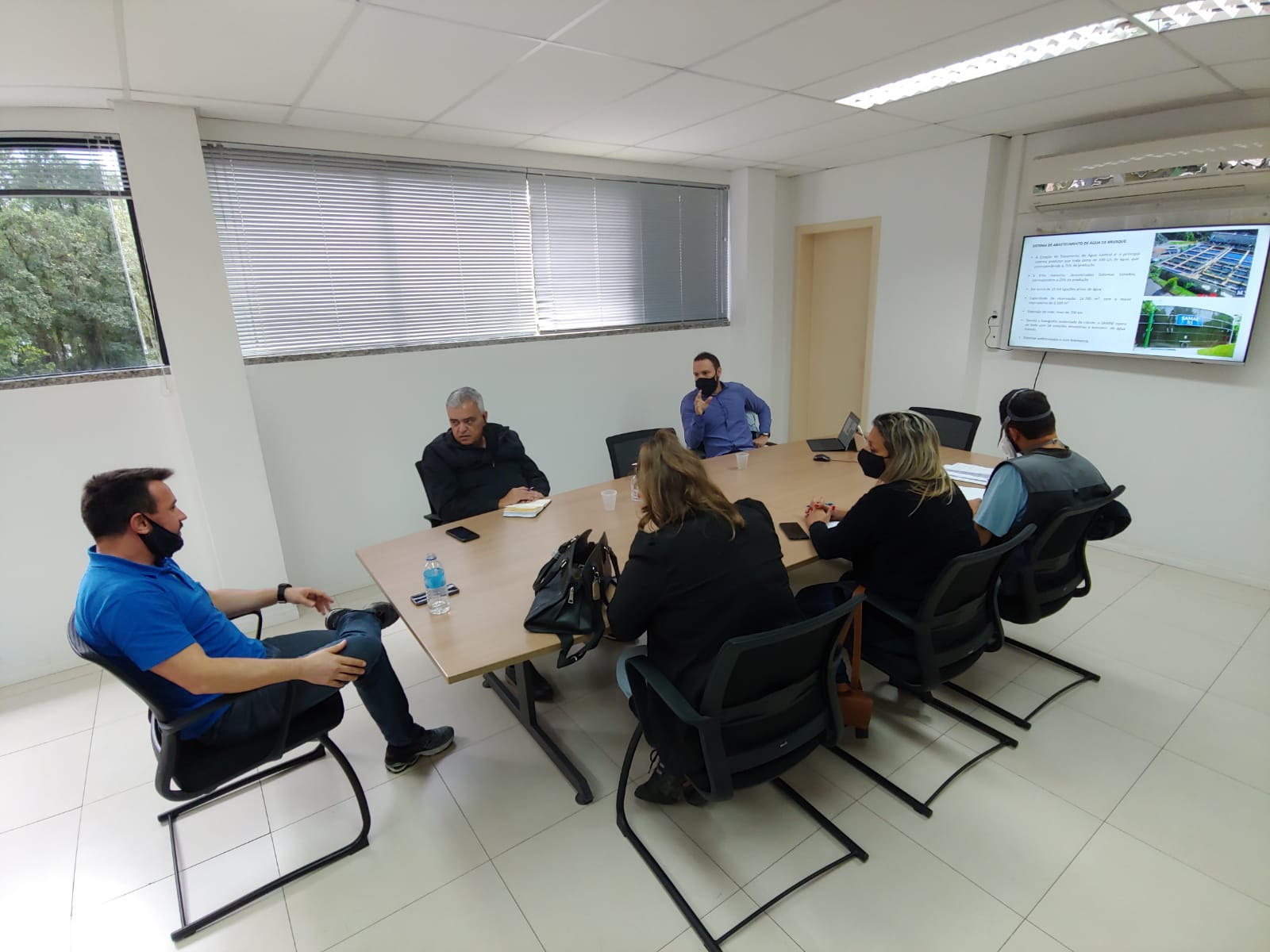 Servidores da Sesan Navegantes colhem experiências no Samae Brusque