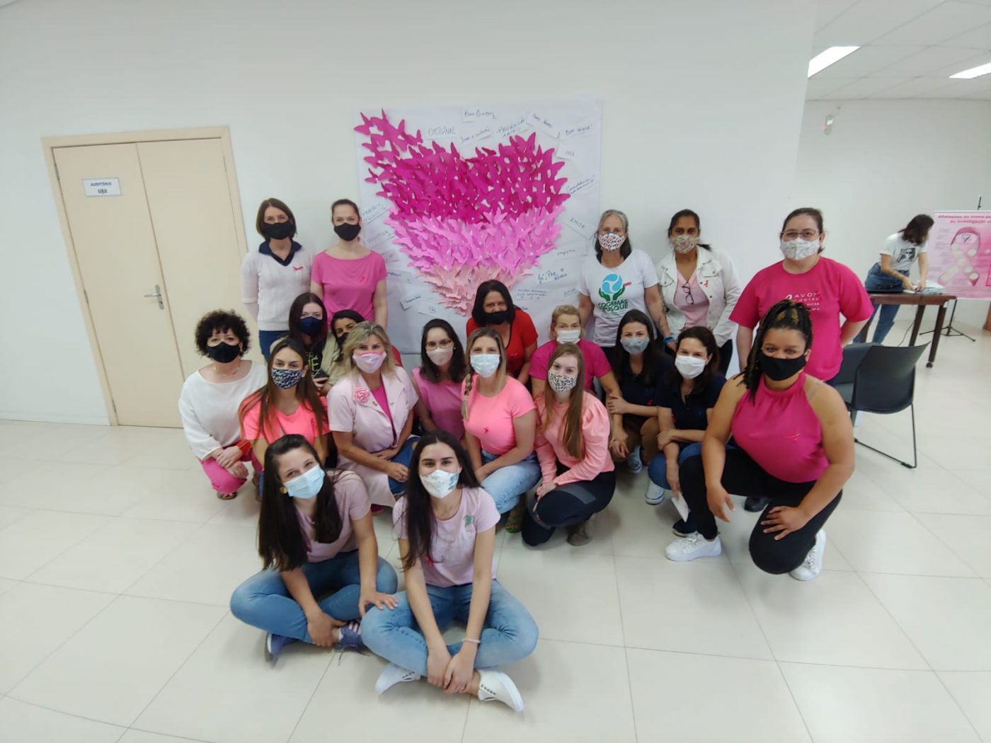 Servidoras do Samae participam de palestra sobre o Outubro Rosa