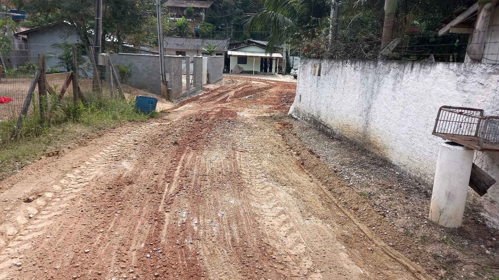 Confira as atividades da equipe de patrola e limpeza da Secretaria de Obra