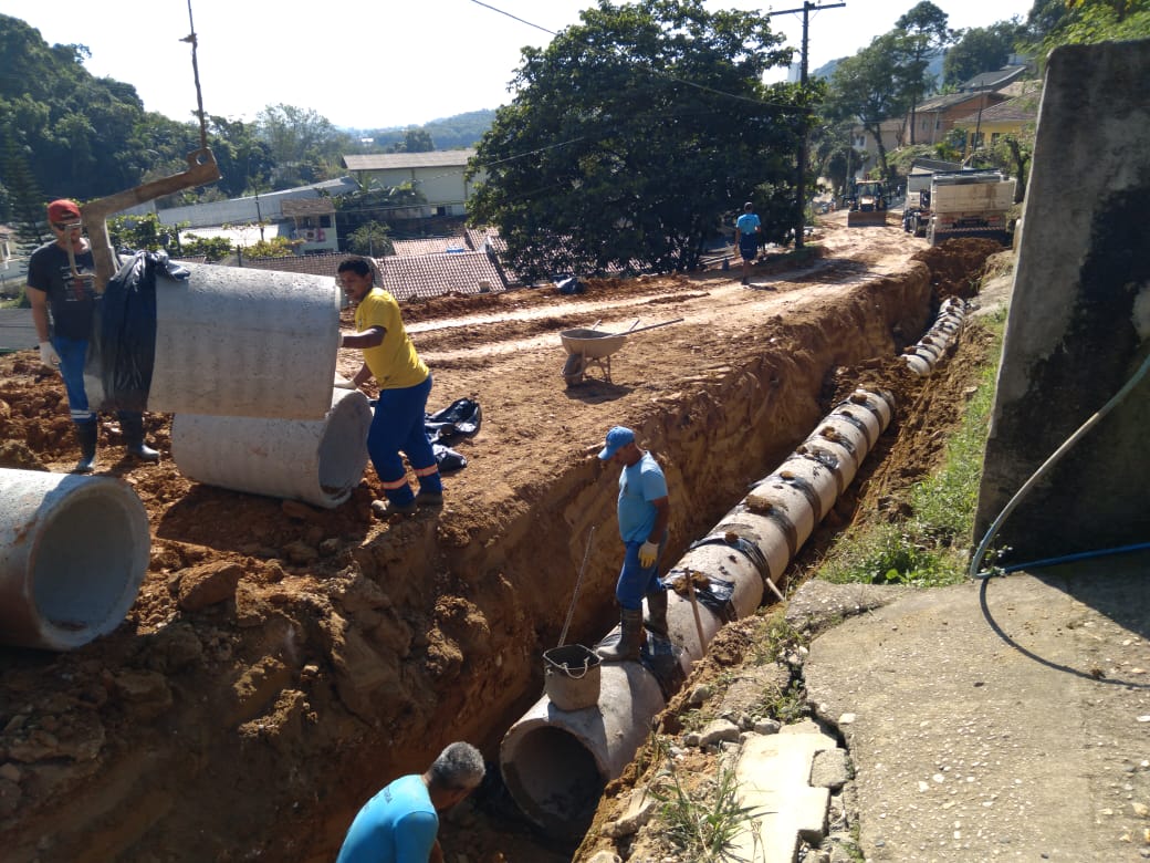 Rua LI 045 recebe pavimentação asfáltica