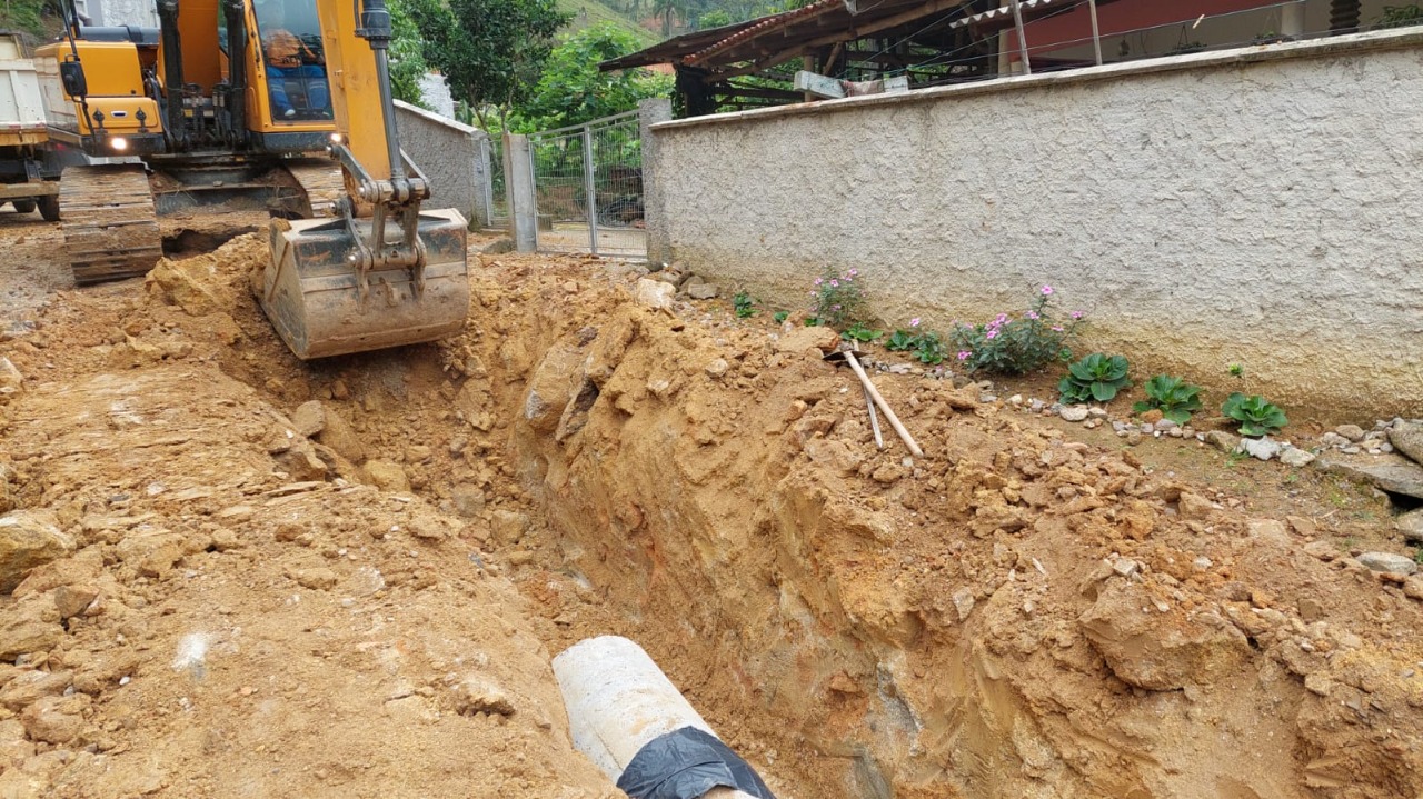 Confira as atividades da equipe de patrola e limpeza da Secretaria de Obra