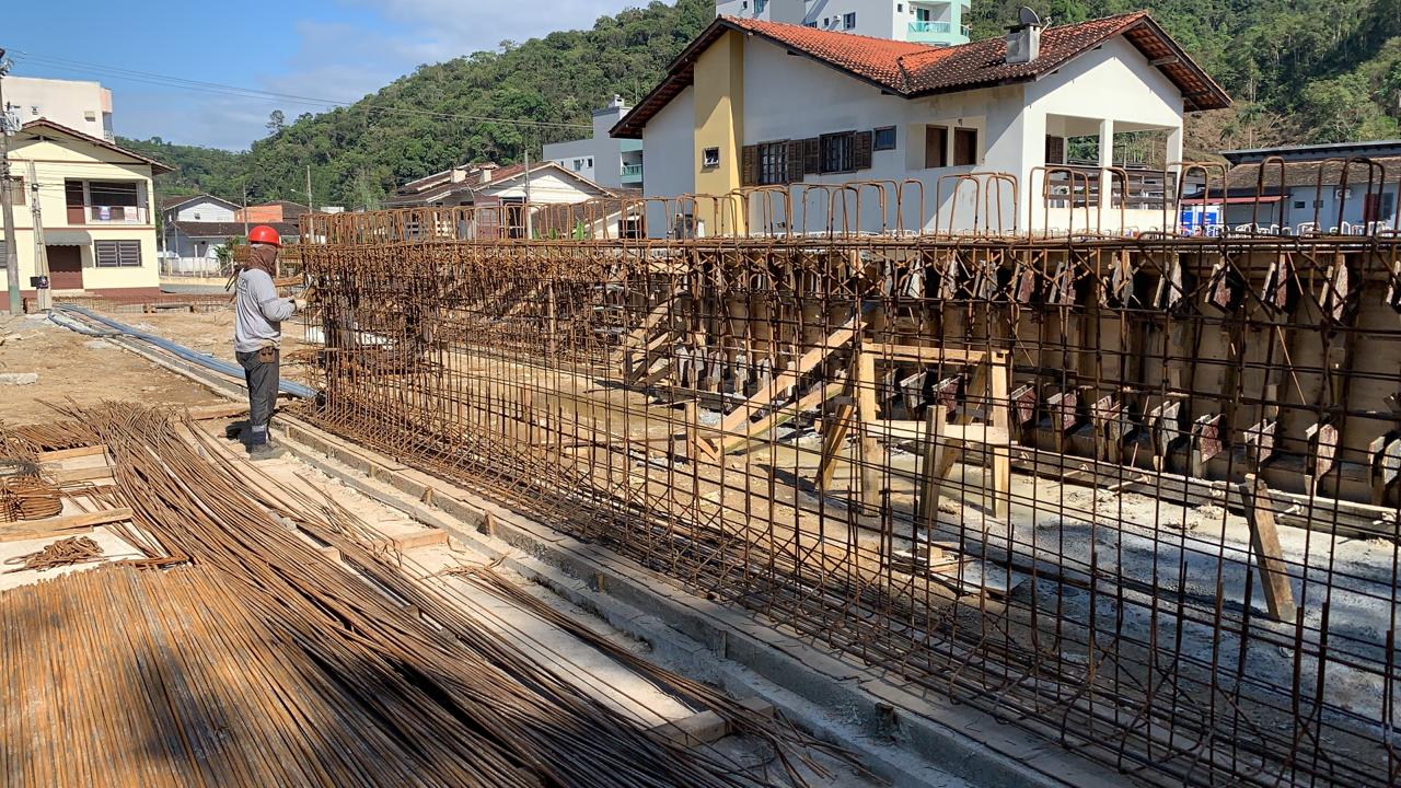 Obras da nova ponte Prefeito Antônio Heil, no Guarani, seguem dentro do cronograma