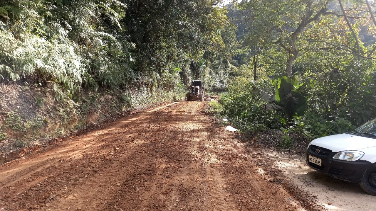 Confira as atividades da equipe de patrola e limpeza da Secretaria de Obra