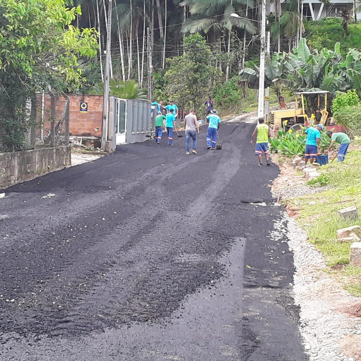 Rua Enguelberto Boss recebe pavimentação asfáltica