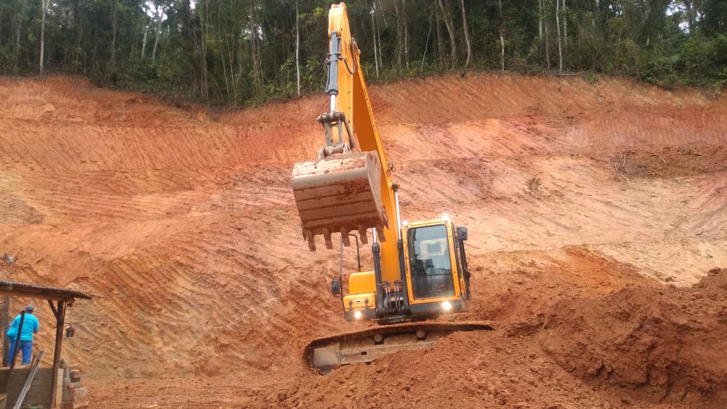 Confira as atividades da equipe de patrola e limpeza da Secretaria de Obras