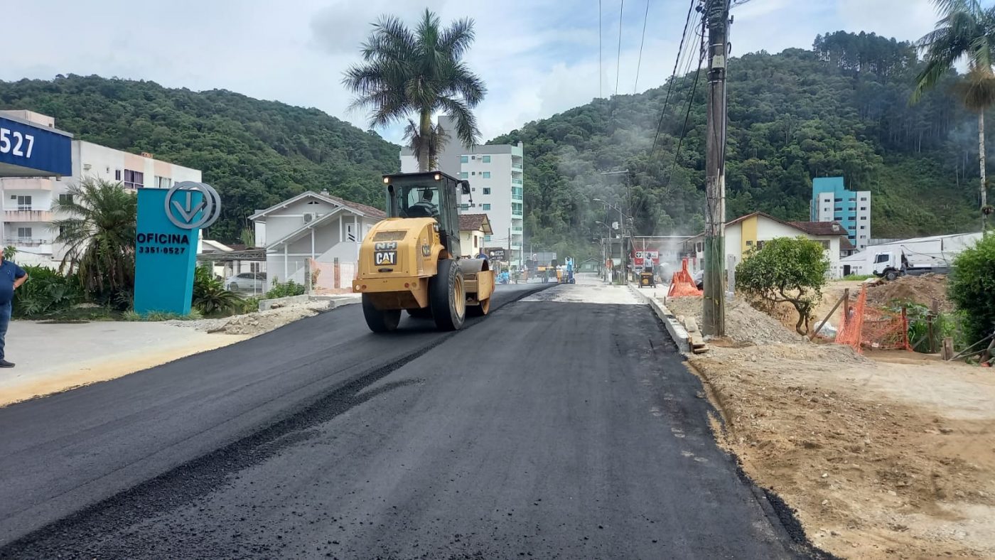 Ponte Prefeito Antônio Heil, no Guarani, recebe pavimentação