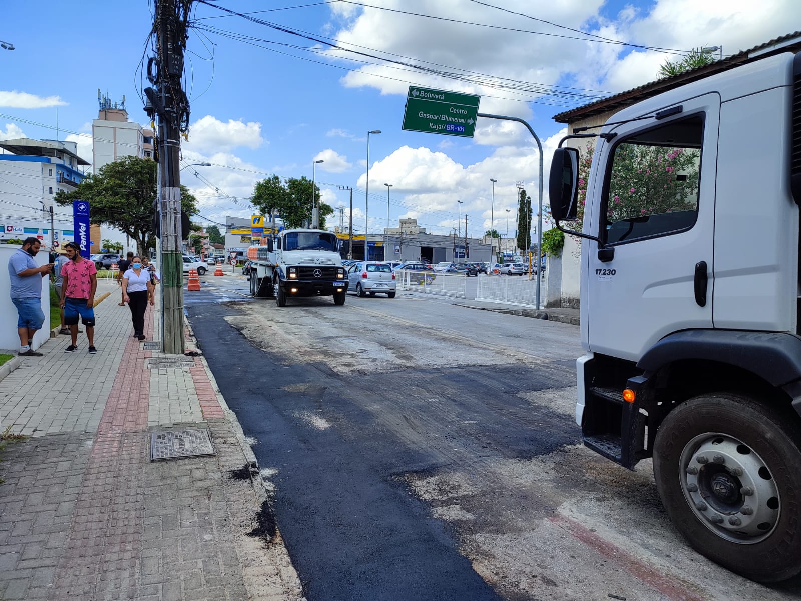 Samae realiza troca de rede de amianto por PVC na rua Azambuja