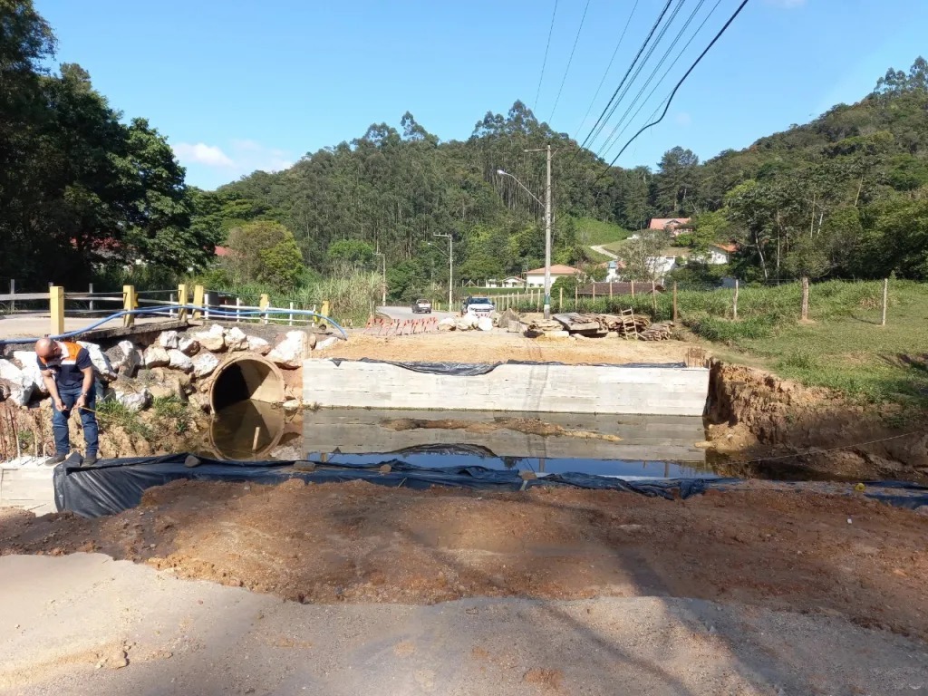 Samae realiza obra de interligação de rede na nova ponte do Ponta Russa