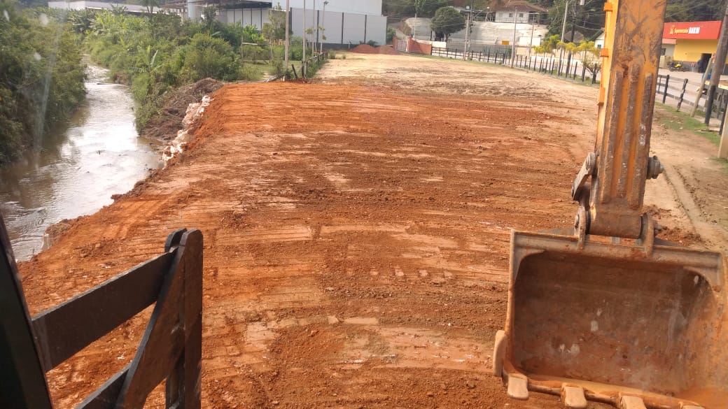 Confira as atividades da equipe de patrola e limpeza da Secretaria de Obras