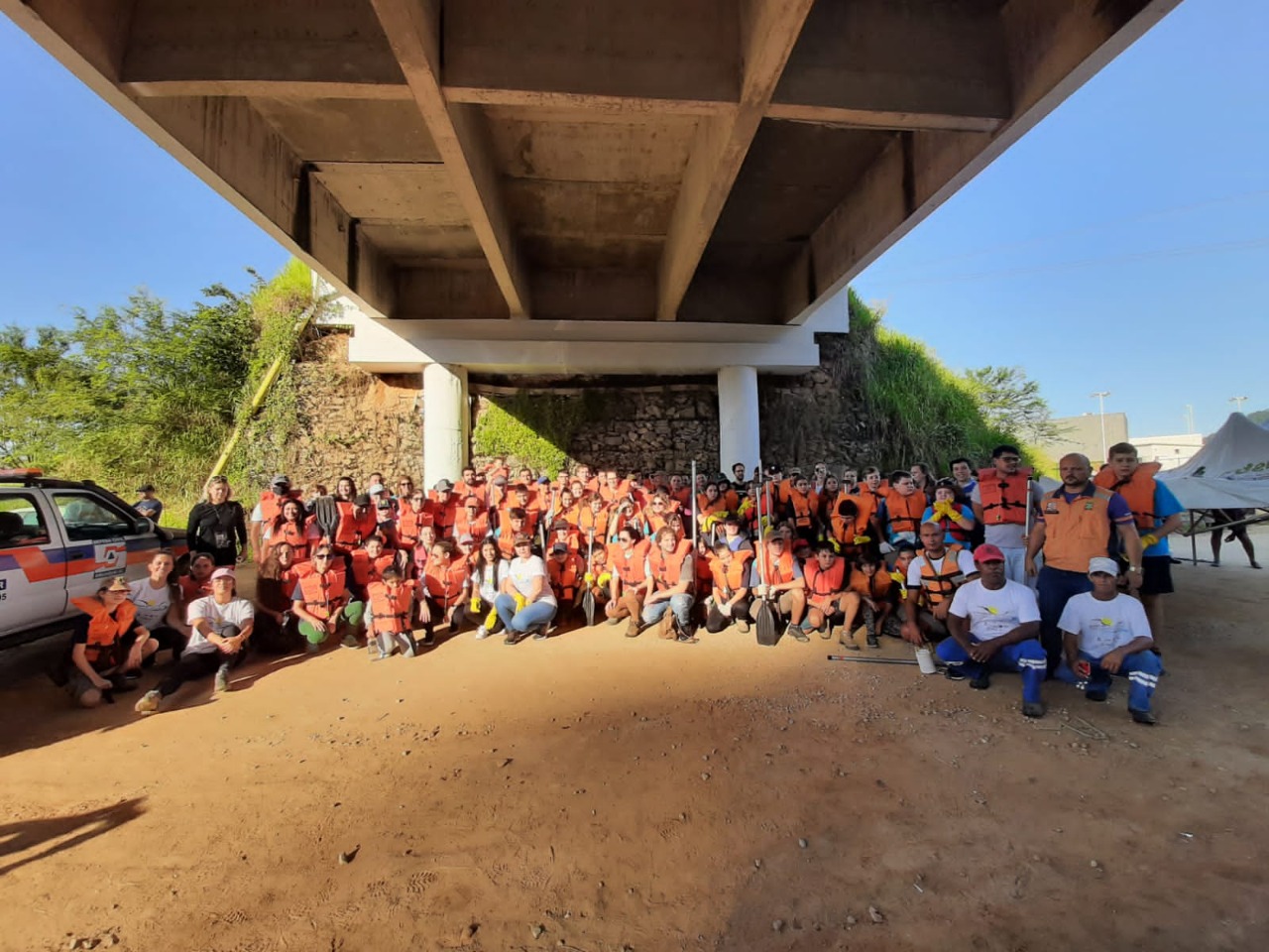 Garrafas, sacolas, embalagens e outros itens são recolhidos na IX Descida do Rio Itajaí-Mirim