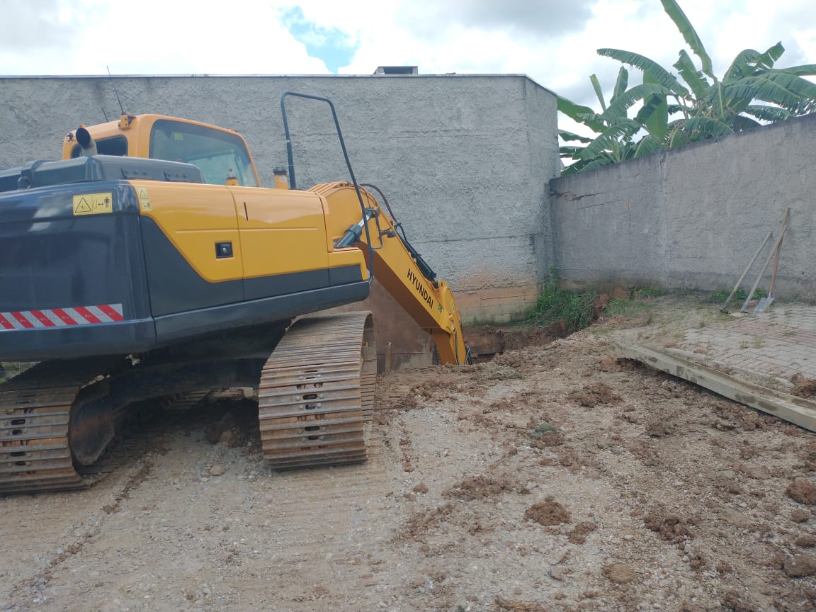 Confira as atividades da equipe de patrola e limpeza da Secretaria de Obras