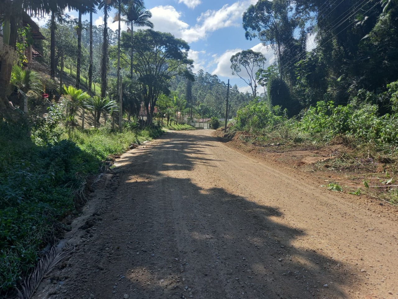 Confira as atividades da equipe de patrola e limpeza da Secretaria de Obras