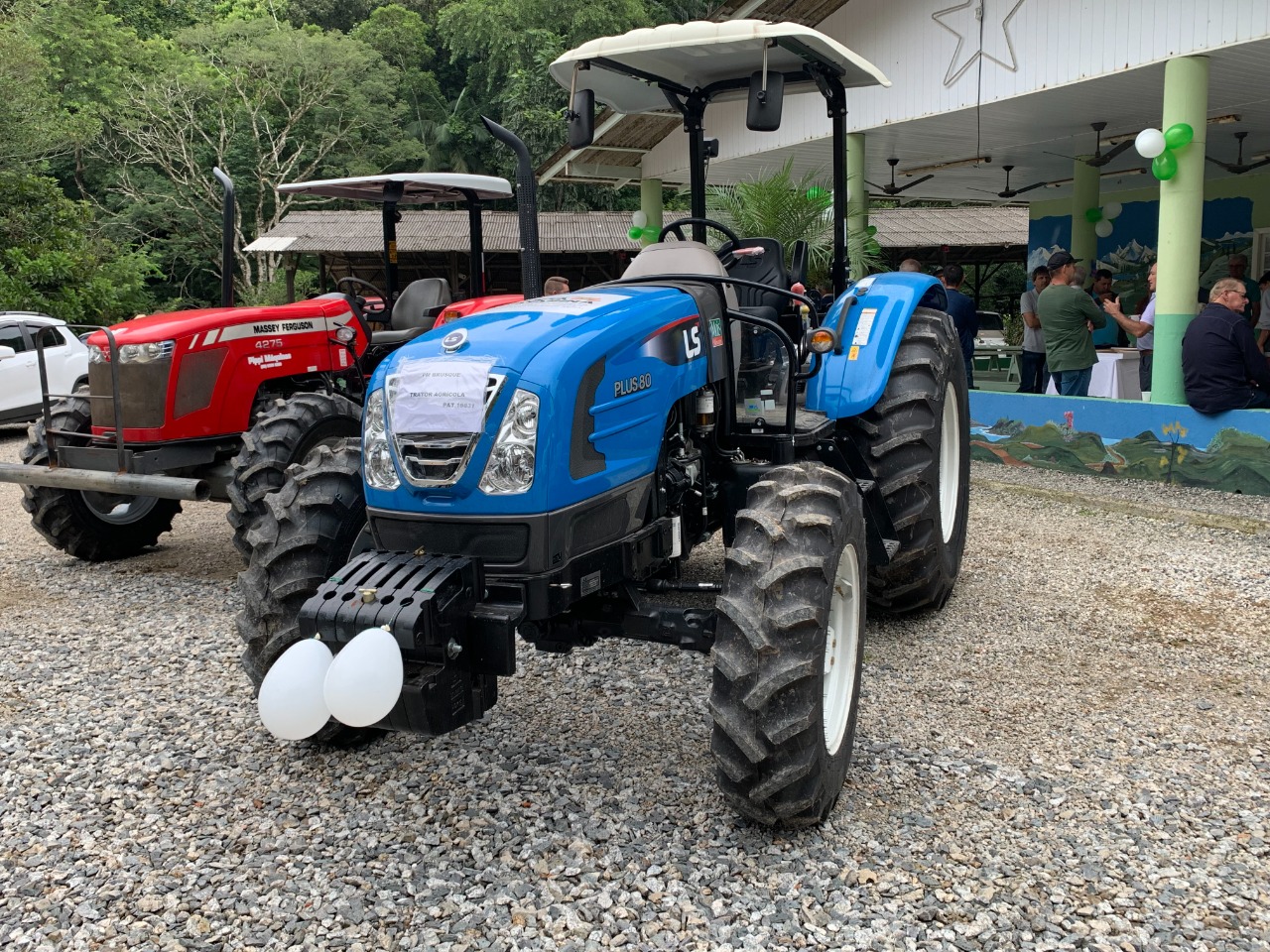 Novo trator amplia frota agrícola e atendimento a produtores familiares