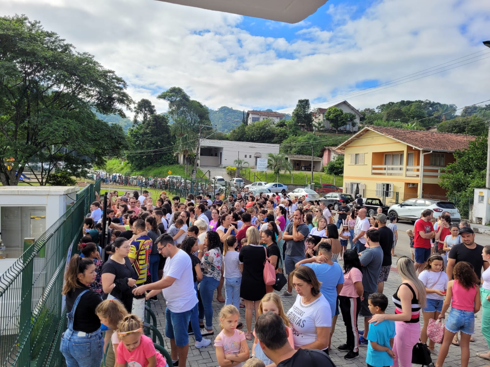 Caça aos Ovos leva centenas crianças ao Parque das Esculturas