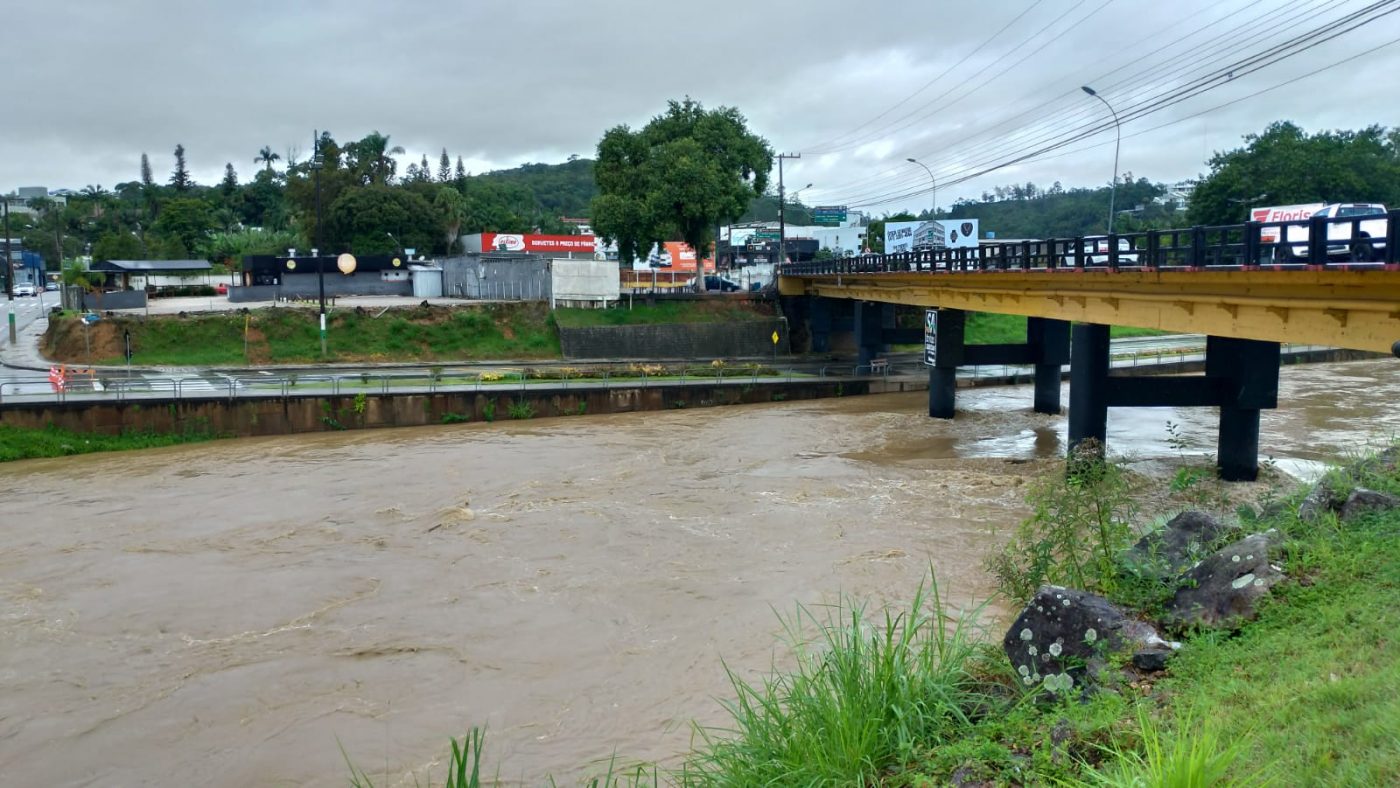 Diretoria de Trânsito interdita pontos da Beira Rio