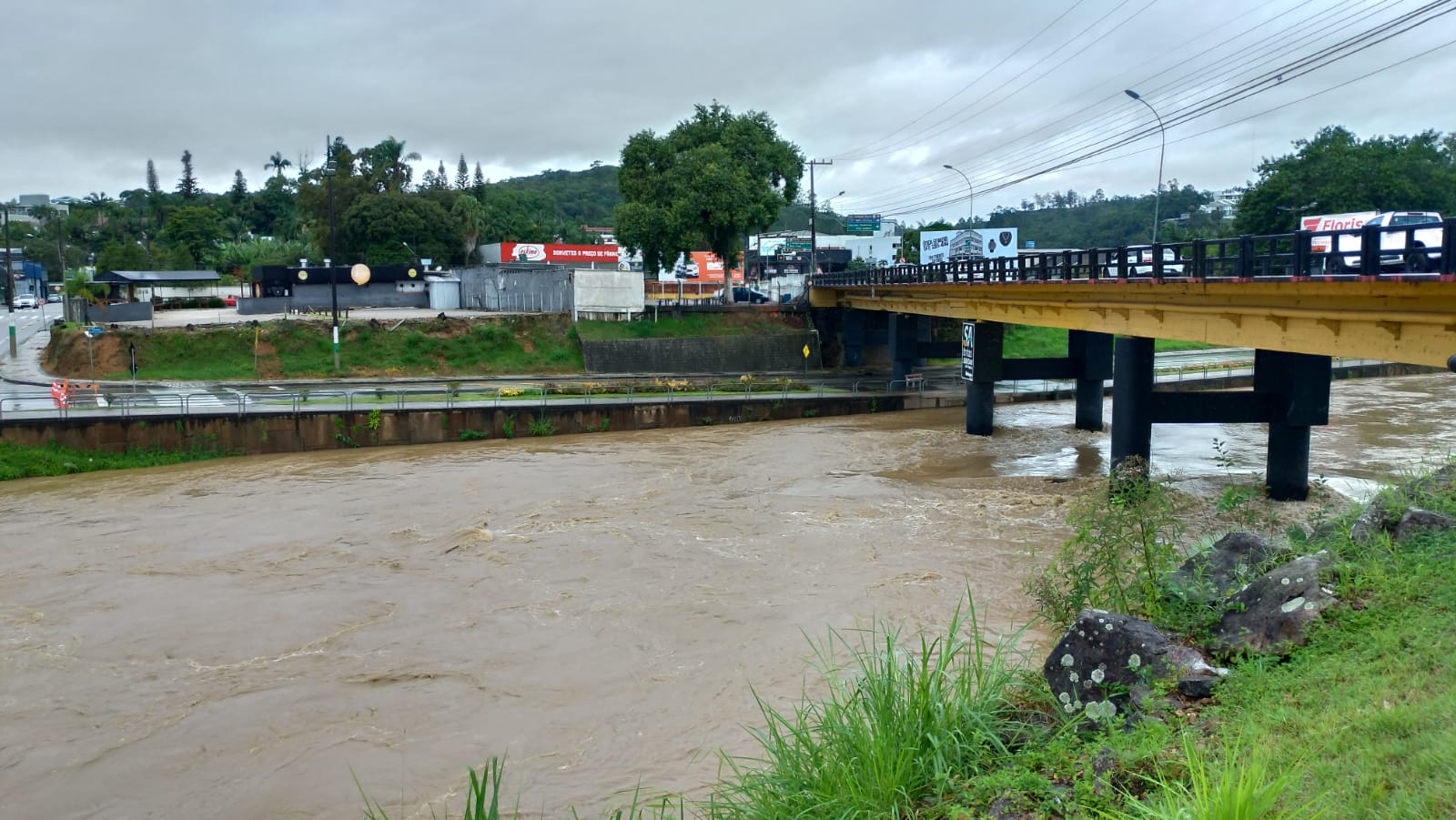 Diretoria de Trânsito interdita pontos da Beira Rio