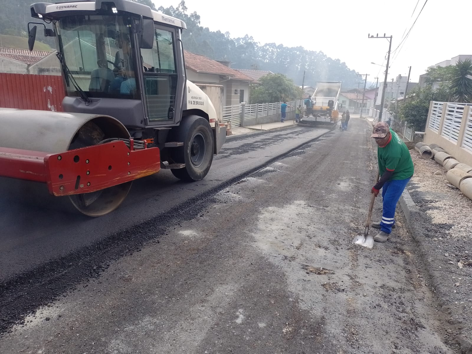 Rua Domingos Altair de Melo, no bairro Volta Grande, recebe pavimentação asfáltica