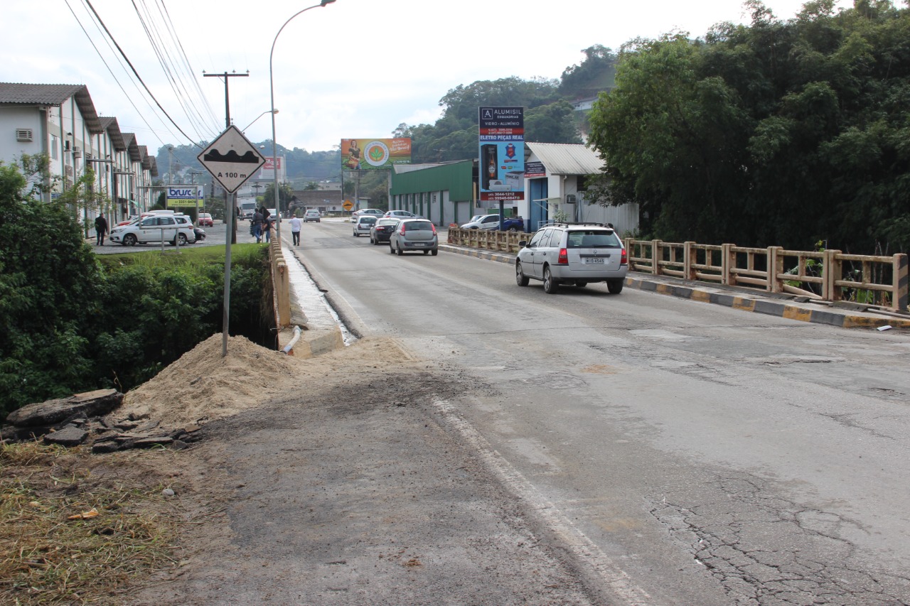 Brusque registra duas ocorrências em pontes em decorrência das chuvas