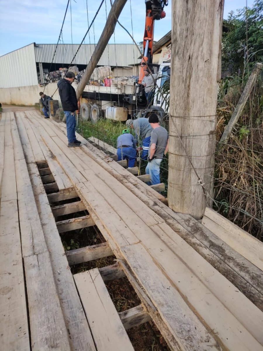 Ponte pênsil na Cristalina recebe manutenção