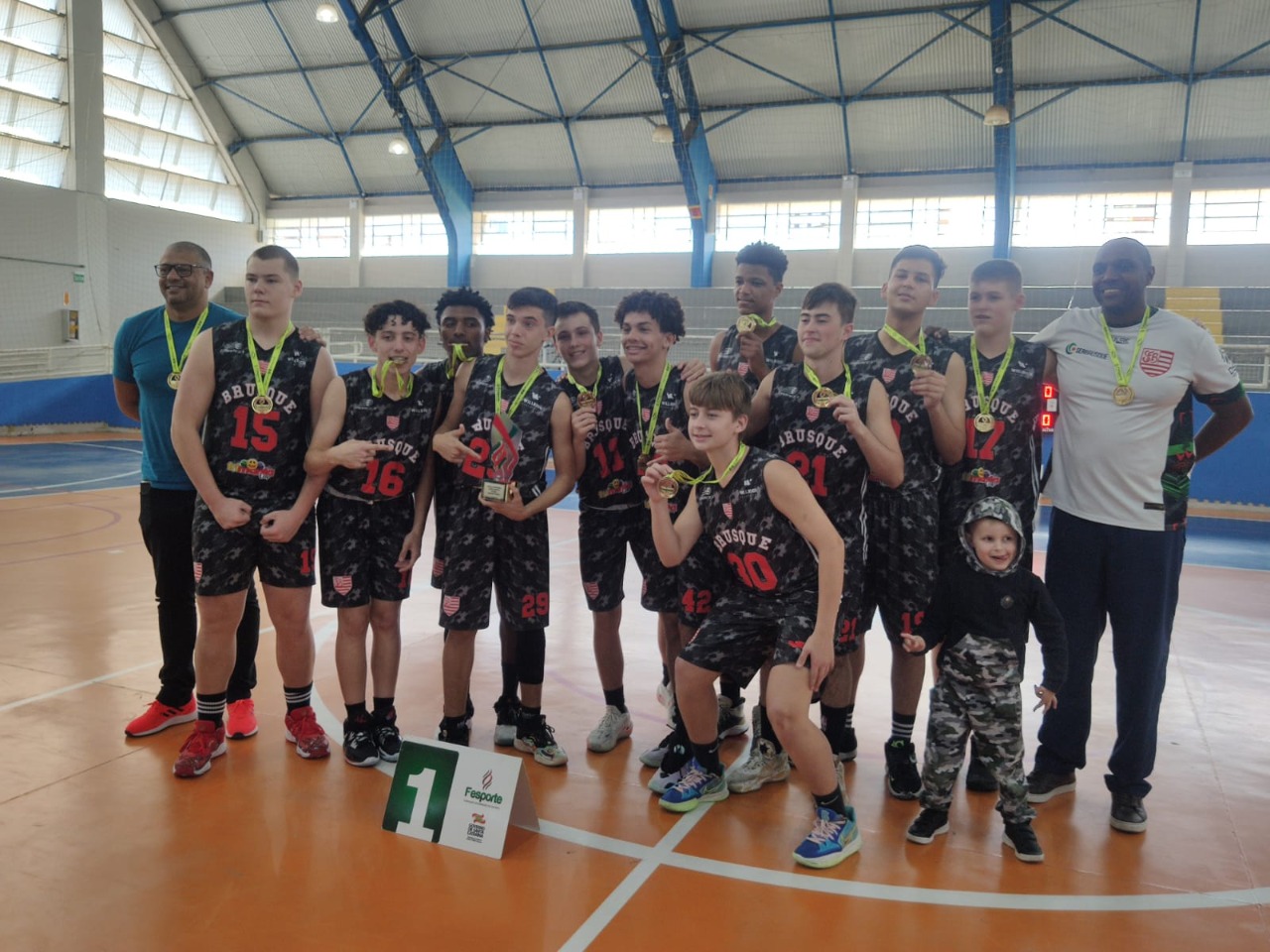 Brusque conquista fase regional da OLESC