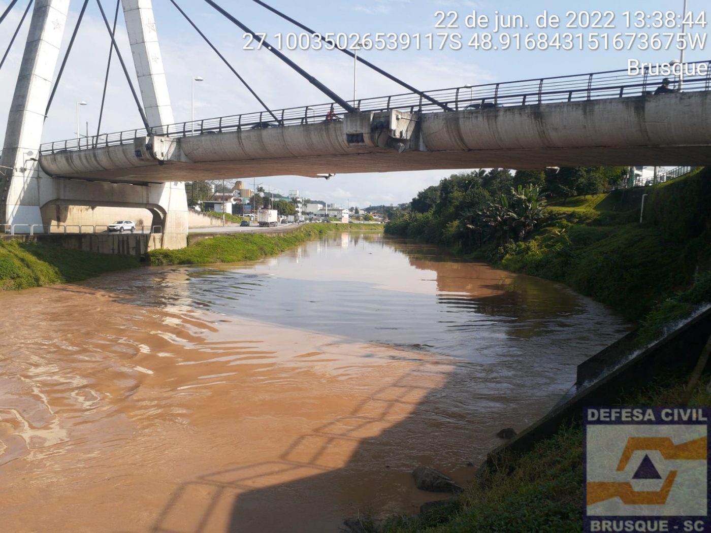 Rio Itajaí-Mirim deve sair da calha durante a noite