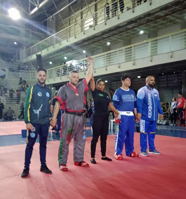 Brusquense é tricampeão brasileiro de kickboxing