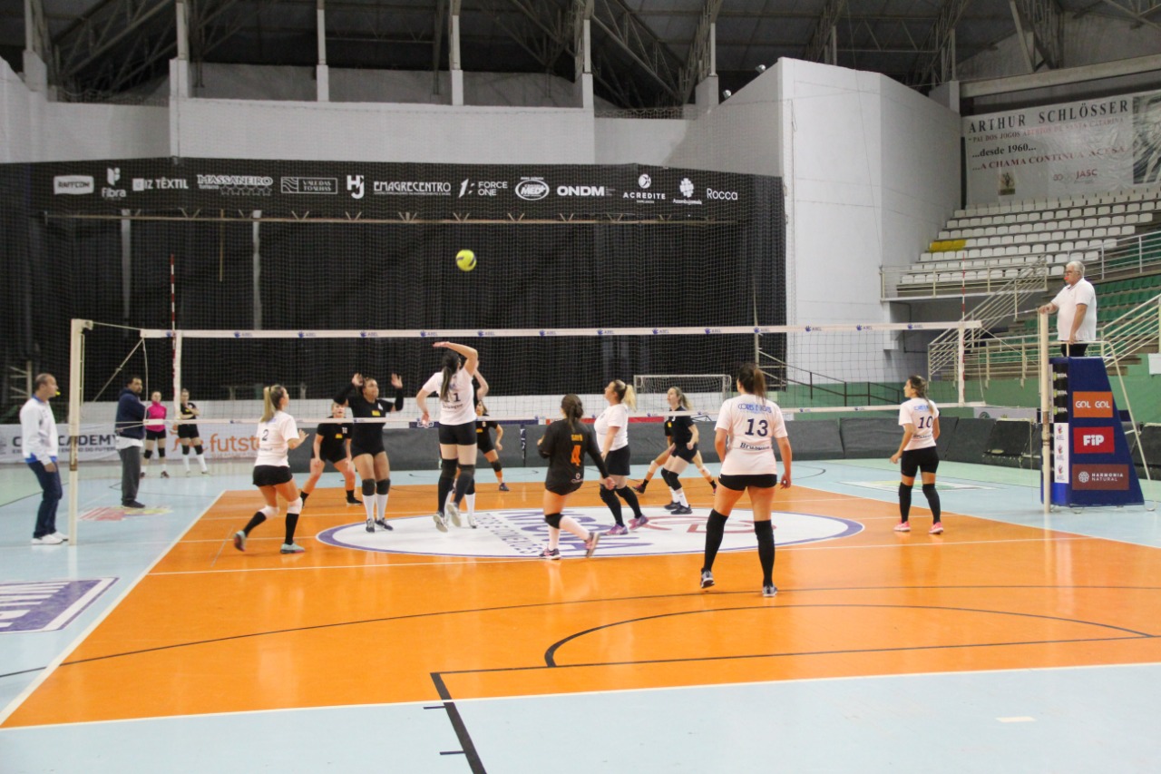 São Pedro vence Azambuja na estreia do vôlei feminino nos Jogos Abertos Comunitários de Brusque