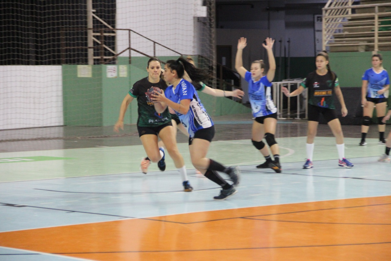 Handebol feminino movimenta Arena Brusque pelos Jogos Abertos comunitários