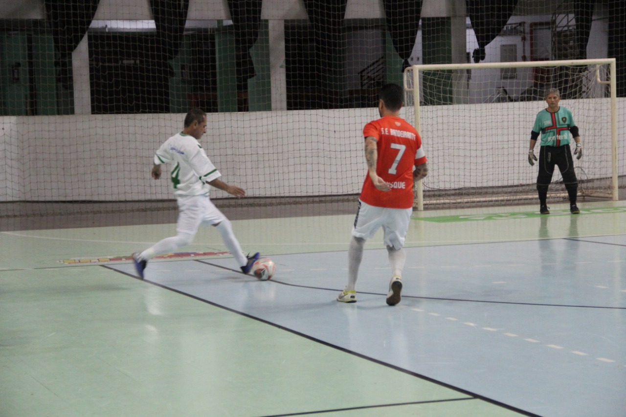 Finalistas do futsal sênior serão conhecidos na noite desta quarta-feira (13)