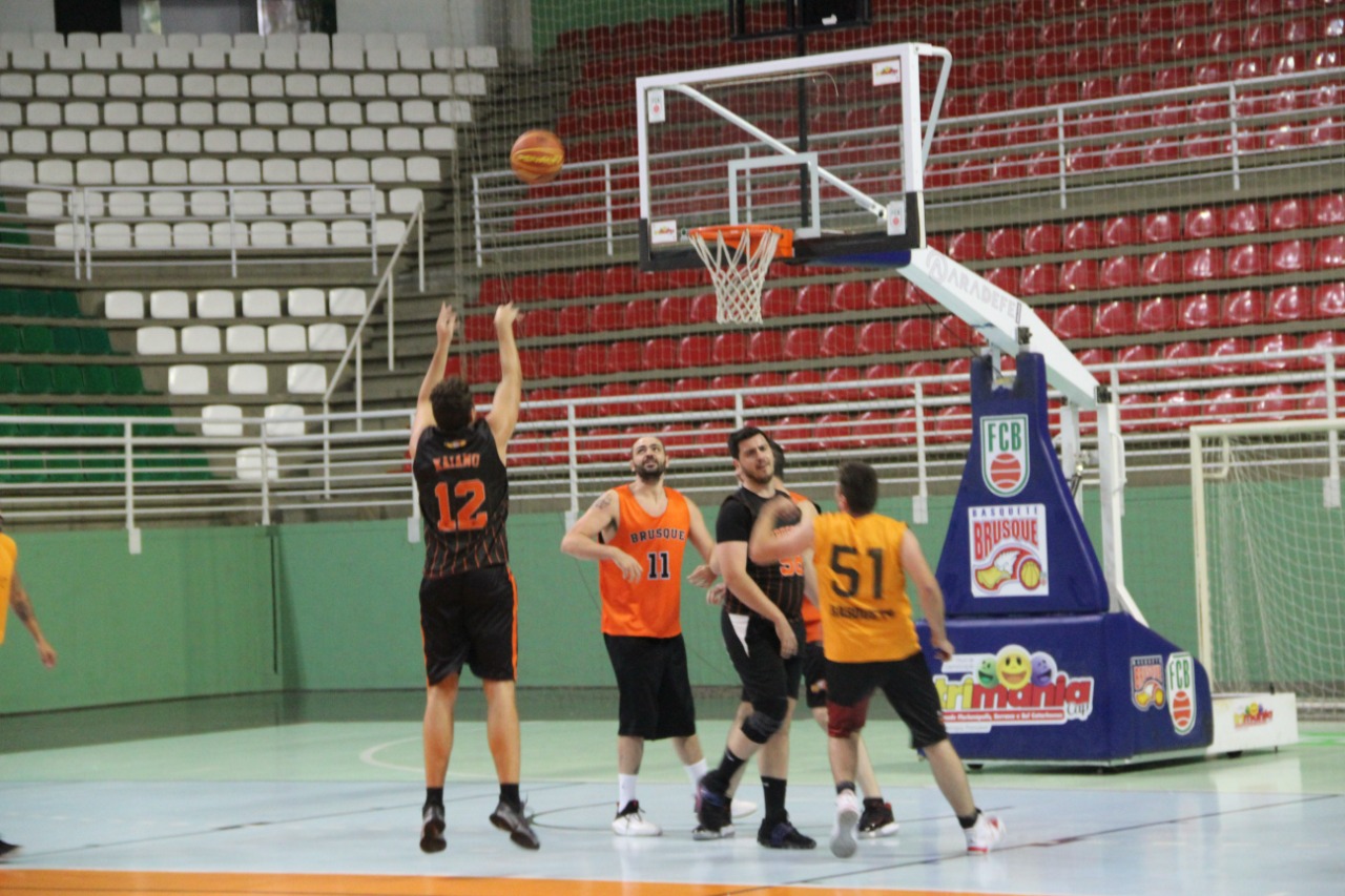 Centro vence o Maluche na rodada do basquete dos Jogos Abertos Comunitários de Brusque